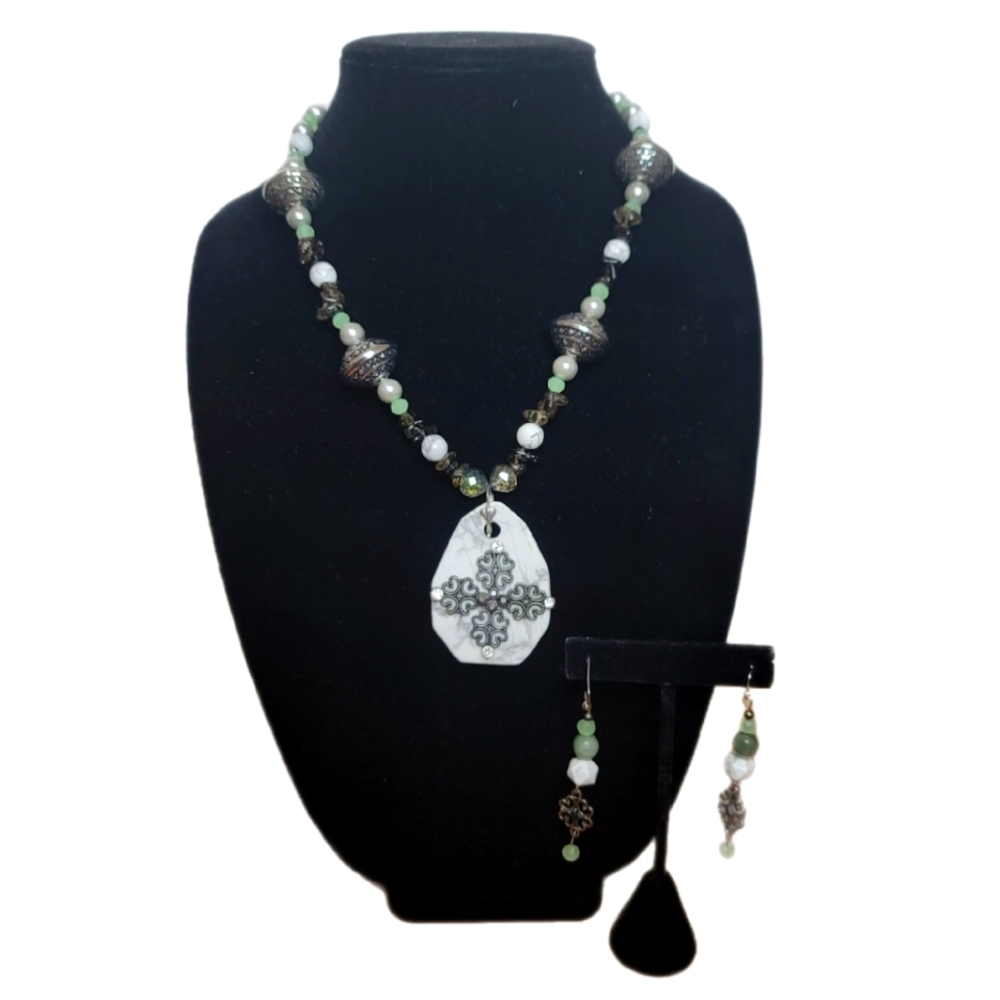 Victorian Gothic Style Howelite Gemstone Beaded Pendant Necklace Earrings Set